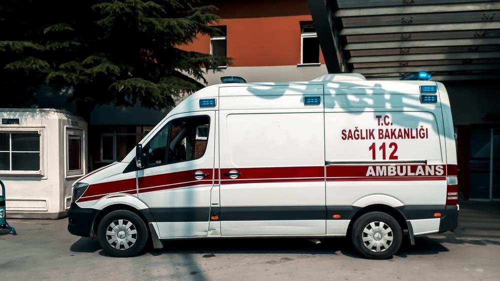 HOROR U TURSKOJ! Autobus udario u ogradu autoputa, pa se zapalio! Poginulo 8 osoba, među kojima malo dete, vozač i otac devetomesečne bebe, povređeno 33 putnika