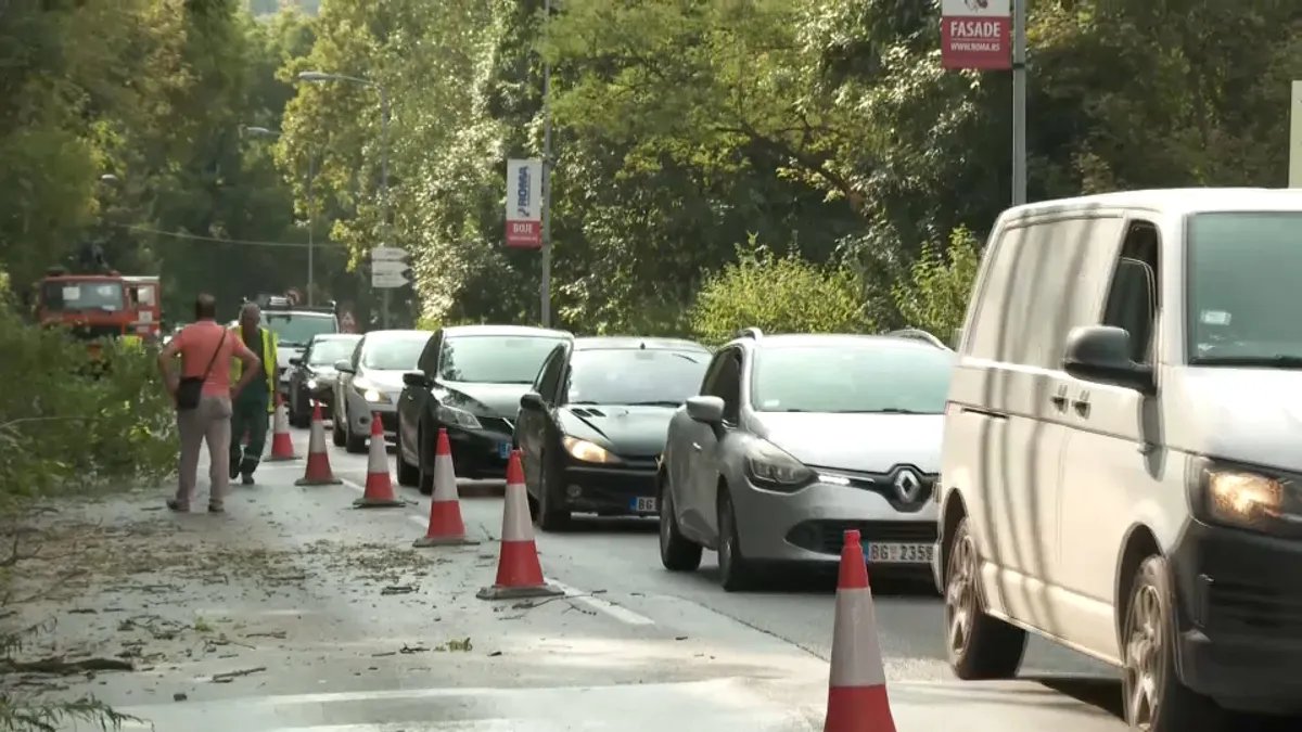 AMSS: Pojačan saobraćaj i veći broj vozila na prilazima gradovima