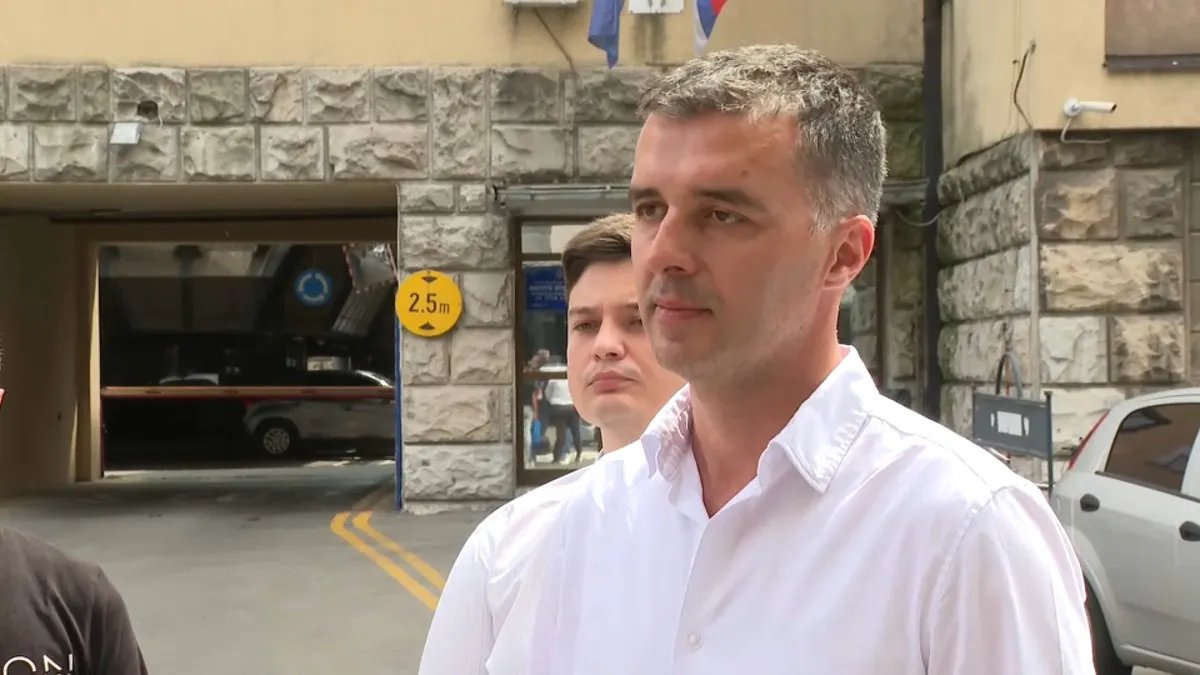 Saslušani odbornici pokreta Kreni-promeni zbog cepanja bilborda na Palati Albanija: "Sprečavali smo druge da krše zakon"