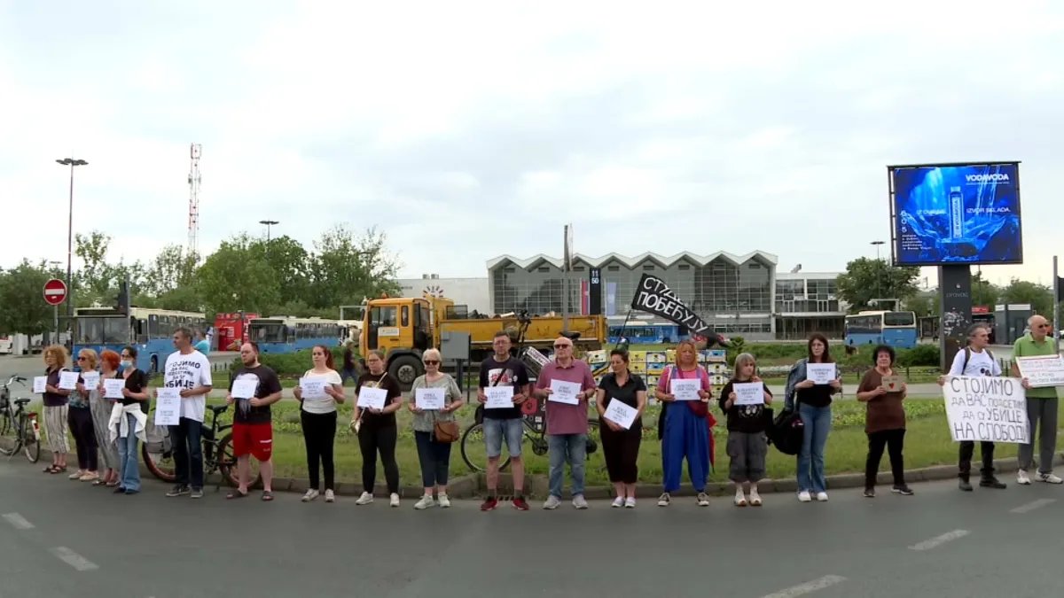 Od pada nadstrešnice prošlo 19 meseci: Novosađani se u tišini sećaju žrtava