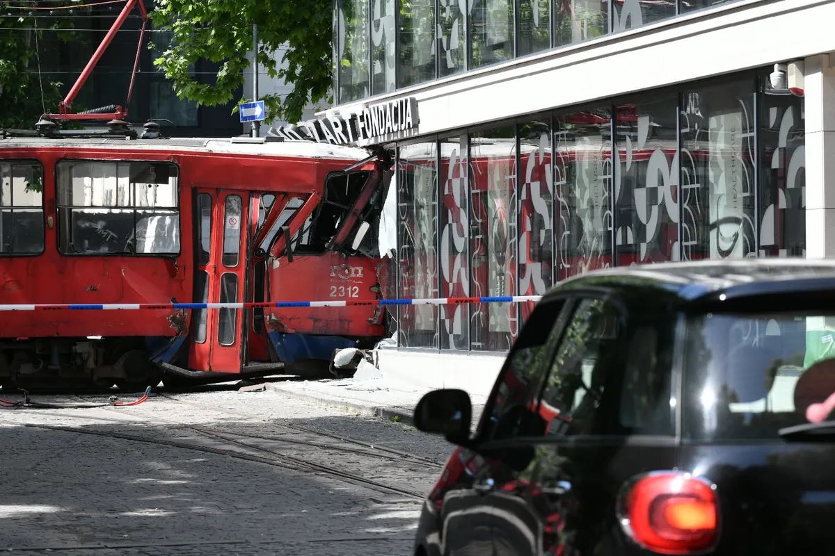 GSP: Izletanje tramvaja u Cara Dušana je isključivo greška vozača