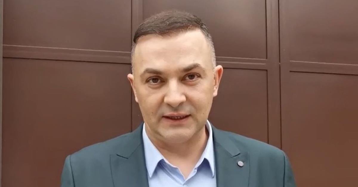 POSLE 20 GODINA NA ESTRADI POKRENUO SOPSTVENI BIZNIS! Voditelj progovorio o zaradi, pa otkrio šta mu je Saša Popović govorio