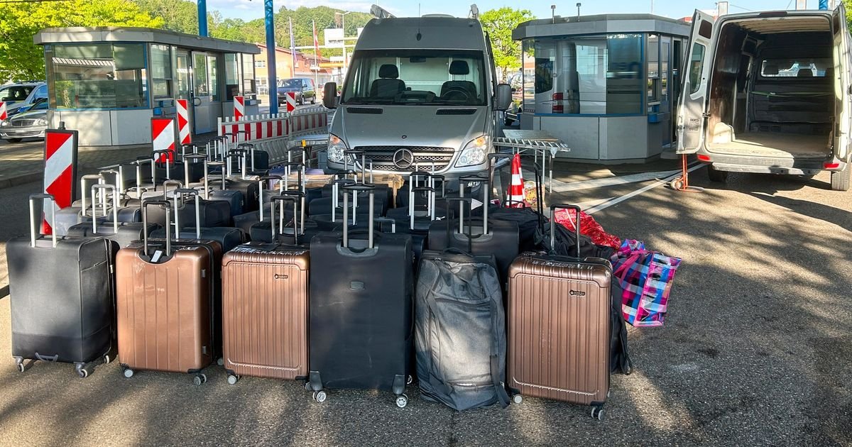 Žena s 55 kofera zaustavljena u Švajcarskoj: Carinici sve pregledali i zanemeli kad su shvatili šta je u njima