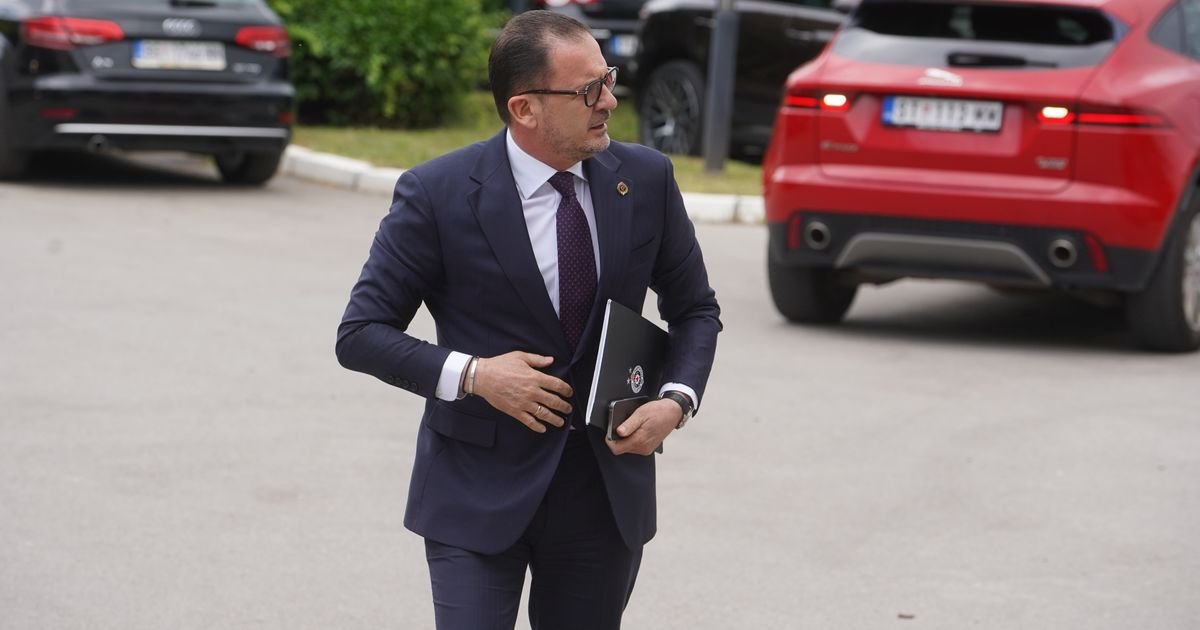Predrag Mijatović stigao na sudbonosnu Skupštinu Partizana, evo šta je nosio u ruci