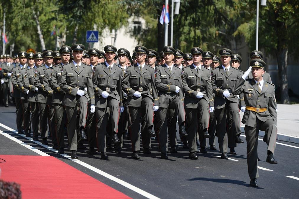 Vojska Srbije nudi ono što mnogi traže: Besplatno školovanje, platu i posao posle diplome - otvoren drugi upisni rok za vojne škole