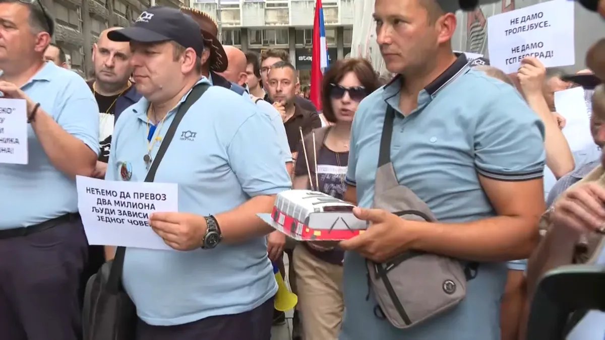 Belgrade city transport protest at Mayors office