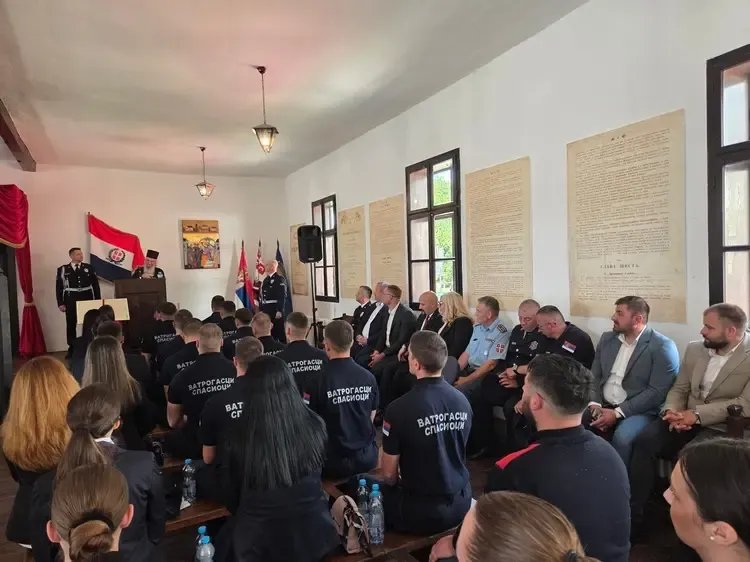 Na Dan policije i slavu zakletvu položilo 48 mladih vatrogasaca i policajaca u Kragujevcu