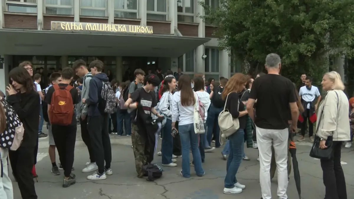 "Odbrana Jovine je odbrana Srbije": Đaci, roditelji i profesori ponovo na protestu zbog pritiska na zaposlene
