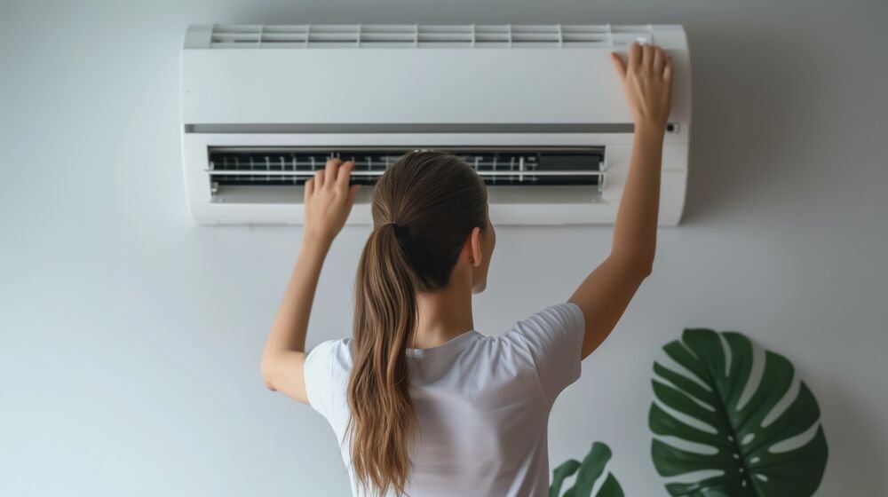 Servis klima sve skuplji, ali OVO NE SMETE SAMI DA RADITE! Evo šta može bez majstora, a za šta MORATE DA GA ZOVETE