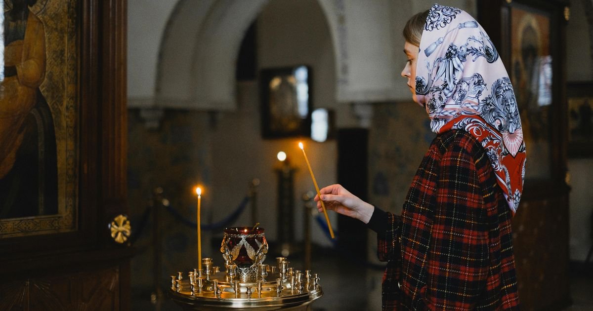 Sutra je DUHOVSKI UTORAK, a vernici ne znaju da ovo ne sme da se radi: Jednu stvar stavite pored ikone
