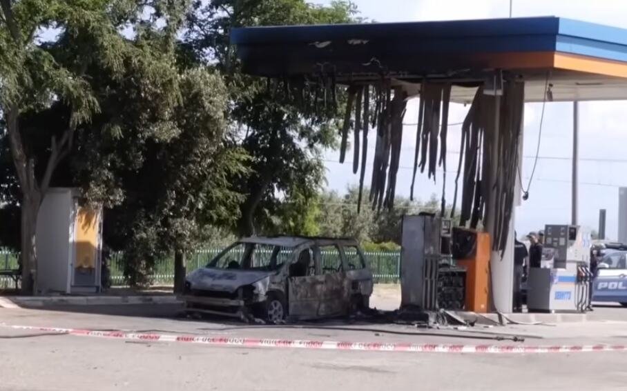 HOROR U ITALIJI: Četiri tela stranaca pronađena ugljenisana u zapaljenom kombiju na benzinskoj pumpi, ne isključuju UBISTVO! "Možda su žrtve zločina" (VIDEO)