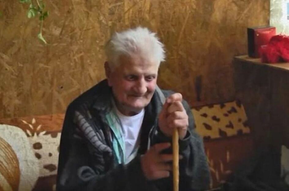 Otišao do grada, pa nestao: 30 godina kasnije dovezao ga taksi u istoj odeći, bez sećanja, sa papirom u džepu koji je sve zaledio