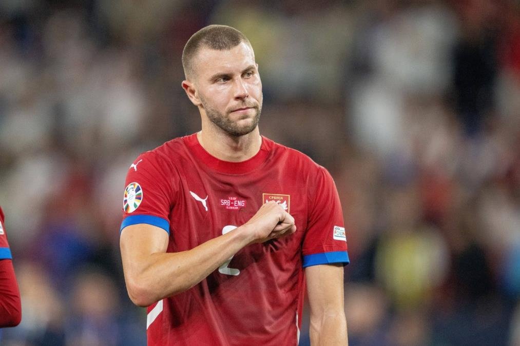 PATRIOTE NA REČIMA I PATRIOTA NA DELU: Dok se 15 "orlova" brčklo na moru, Strahinja Pavlović nosi državni dres