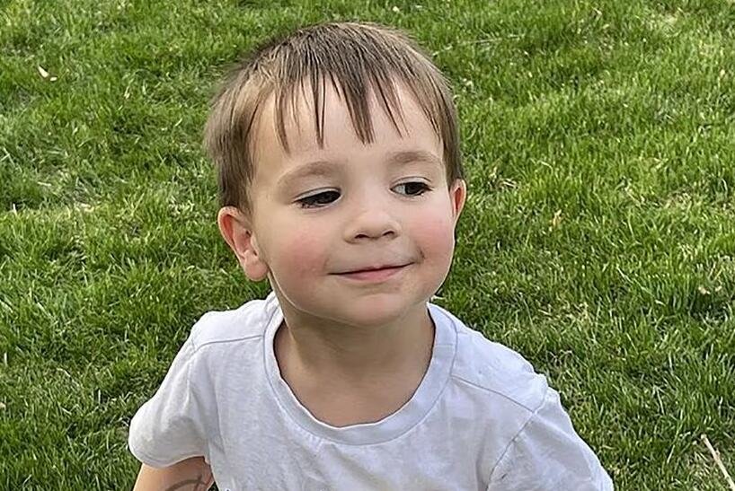 DEČAK (8) NASMRT PRETUČEN DOK JE BRANIO MAJKU OD NASILNOG DEČKA: Ona zbog povreda nije mogla da dođe sinu na sahranu, a jedan detalj je posebno dirljiv