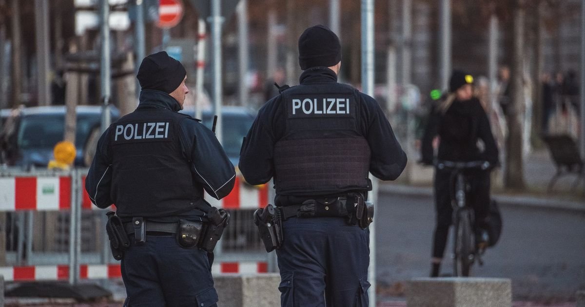 Naoružani muškarac se zabarikadirao u baru, policija blokirala deo grada: Drama u Nemačkoj