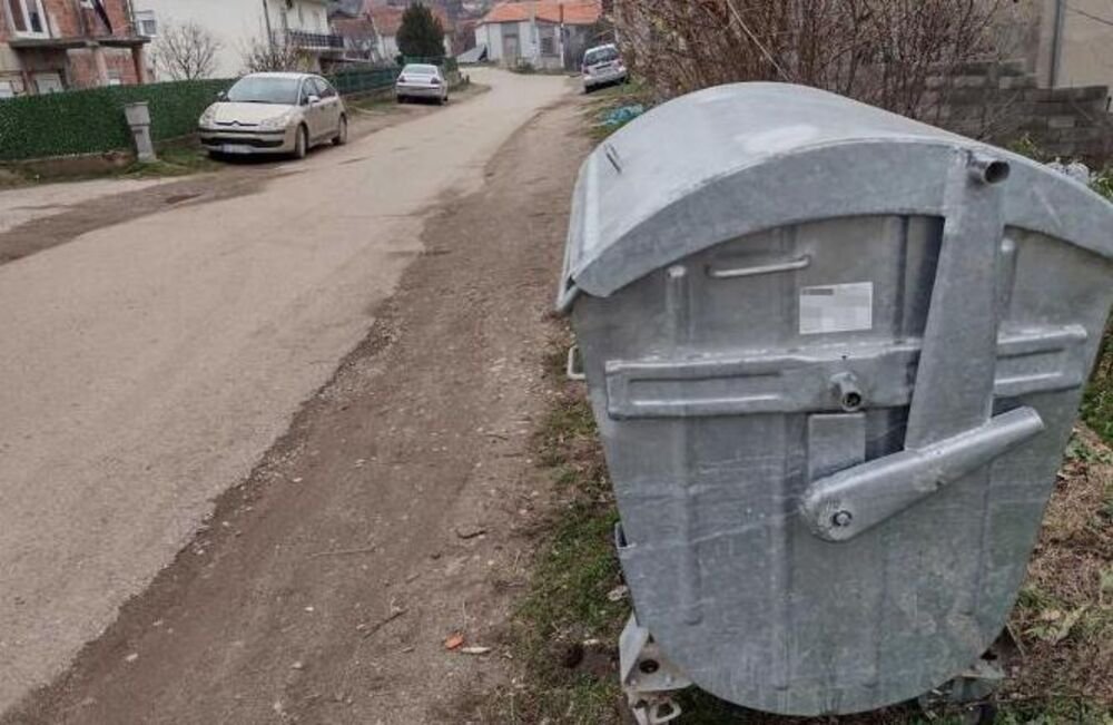 SCENA KAO IZ HORORA: Ovakav užas Prokuplje ne pamti, kontejner pao na ženu, ono što su prolaznici videli...