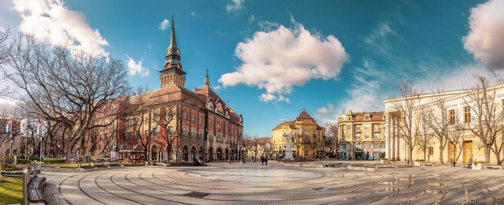 PALILI MAĐARSKU ZASTAVU NA ISPRAĆAJU MATURANATA Skandal u Subotici: Tužilaštvo traži postupak protiv dvojice maloletnika zbog povreda ugleda strane države!