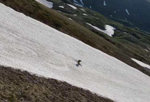 VIDELI SKIJAŠA U JUNU!? Neverovatan prizor sa planine u Srbiji ostavio mnoge bez teksta! (VIDEO)