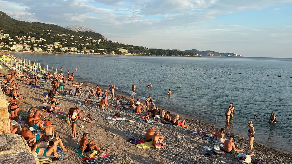 LEŽALJKE I SUNCOBRAN 100 EVRA?! Komšije već "DERU PO UŠIMA", a sezona nije valjano ni počela!