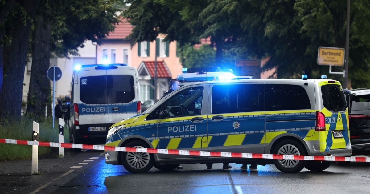 PRVE FOTOGRAFIJE DRAME U NEMAČKOJ! Jake policijske snage opkolile Srbina koji drži decu kao taoce!