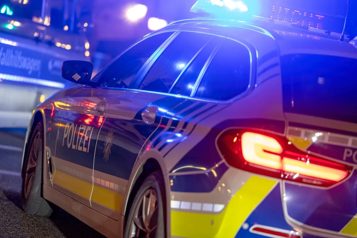 Policijska akcija u Dortmundu: Muškarac pucao na policajca, zabarikadirao se sa decom, mediji pišu da je sprskog porekla