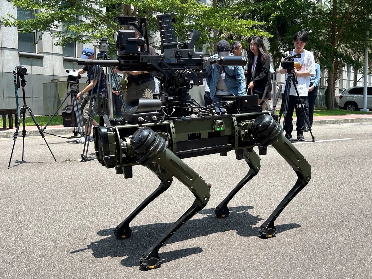 (VIDEO) Tajvan želi da ostrvima u Južnom kineskom moru patroliraju i "robotski psi"