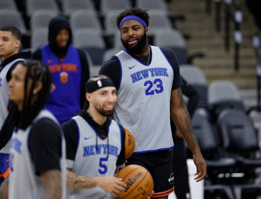 PANIKA U NJUJORKU, PA OLAKŠANJE! Doživeo prelom, ali ne odustaje: Pojavio se sa zavojem na ruci i trenirao pred NBA finale!