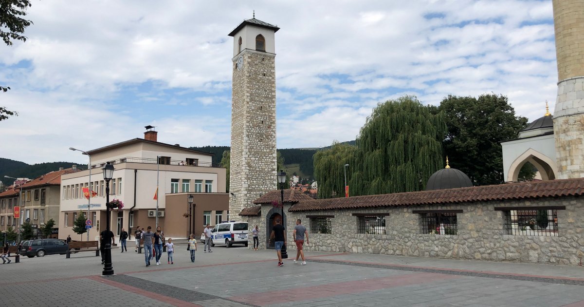 Predsednik Opštine Pljevlja ispred manastira pevao srpske pesme, pa završio u policiji: Oglasio se na mrežama