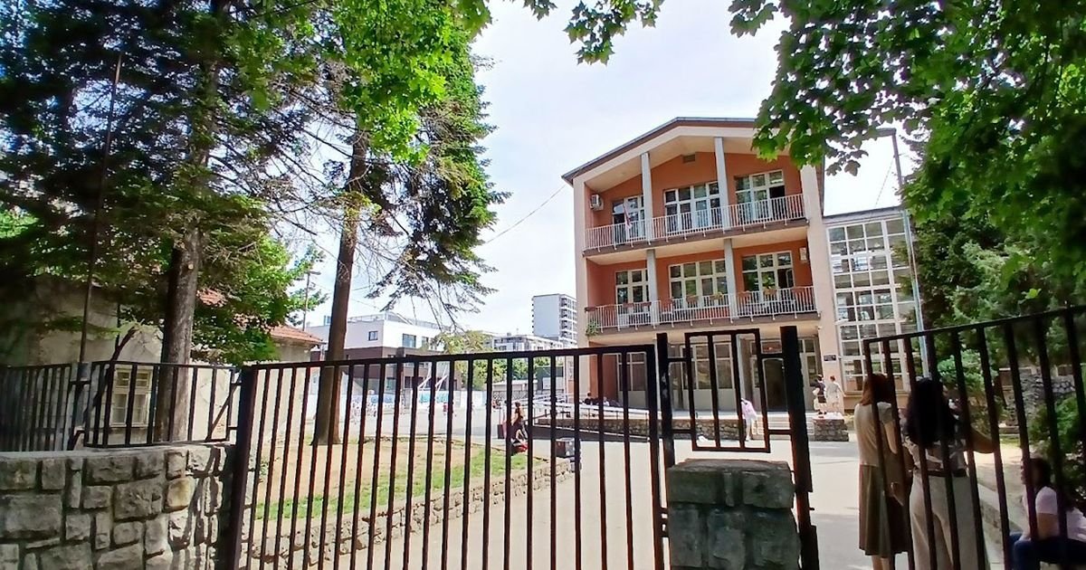 DRAMA NA VOŽDOVCU: Stigla dojava o bombi u školi, nastavnici reagovali munjevito, evo šta se desilo sa decom!