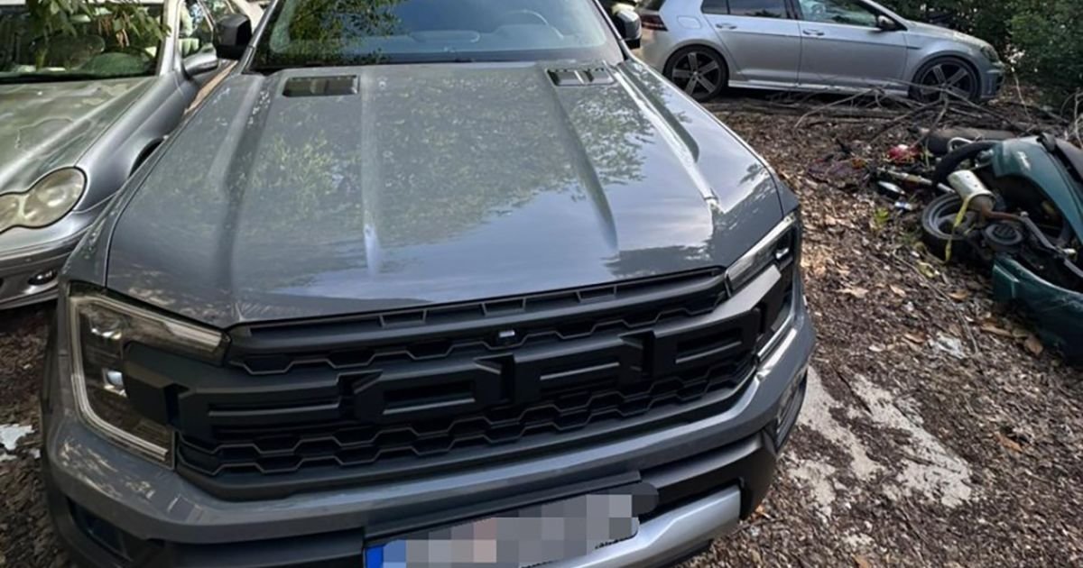 Pretresena vila Radoja Zvicera, njegovoj ženi Tamari zaplenjen automobil: Velika akcija policije u Kotoru