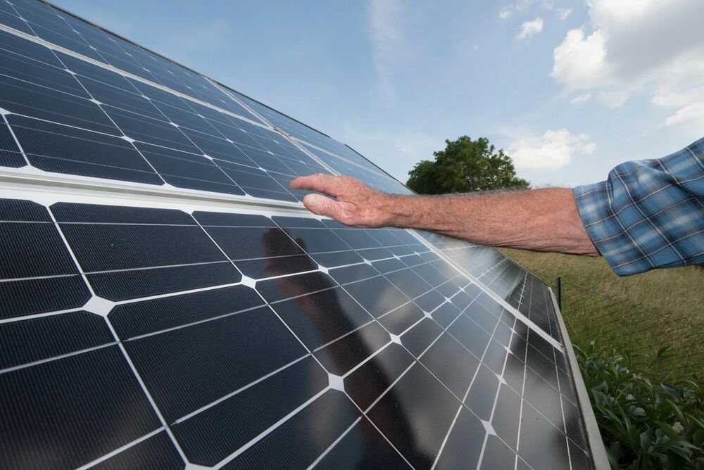 Koja je cena ugradnje solarnih panela? Evo koliko ćete na struji uštedeti i kada će vam se isplatiti