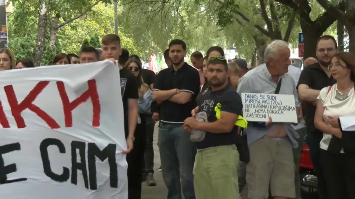 Skup podrške tokom saslušanja mladića u Novom Sadu: "Licu koje je izazvalo sukob nije određen pritvor"