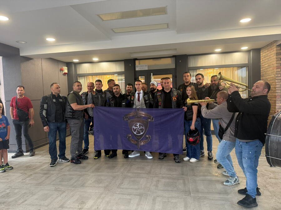 OSTAO BEZ OCA, A ONDA SU U NJEGOV ŽIVOT UŠLI ONI! Bajkeri iz Sremske Mitrovice ispunili obećanje maturantu uprkos nevremenu (FOTO)