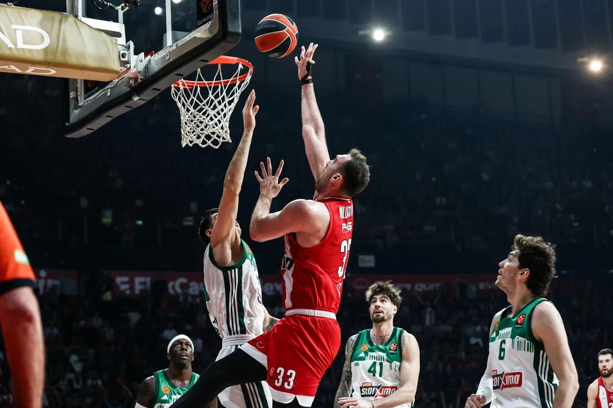 Olimpijakos pobedio Panatinaikos za korak ka tituli, crveno-beli šutnuli 24 penala više