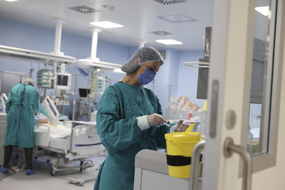 SIMPTOMI MOGU BITI DRAMATIČNI, JAVLJA SE ANAFILAKTIČKI ŠOK Sve više građana u bolnici zbog ujeda komaraca, doktorka upozorava: Kad osetite ovo odmah u Hitnu!