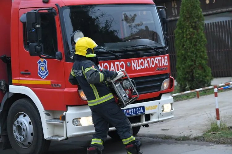 Zapalio se krov stambene zgrade na Bežanijskoj kosi