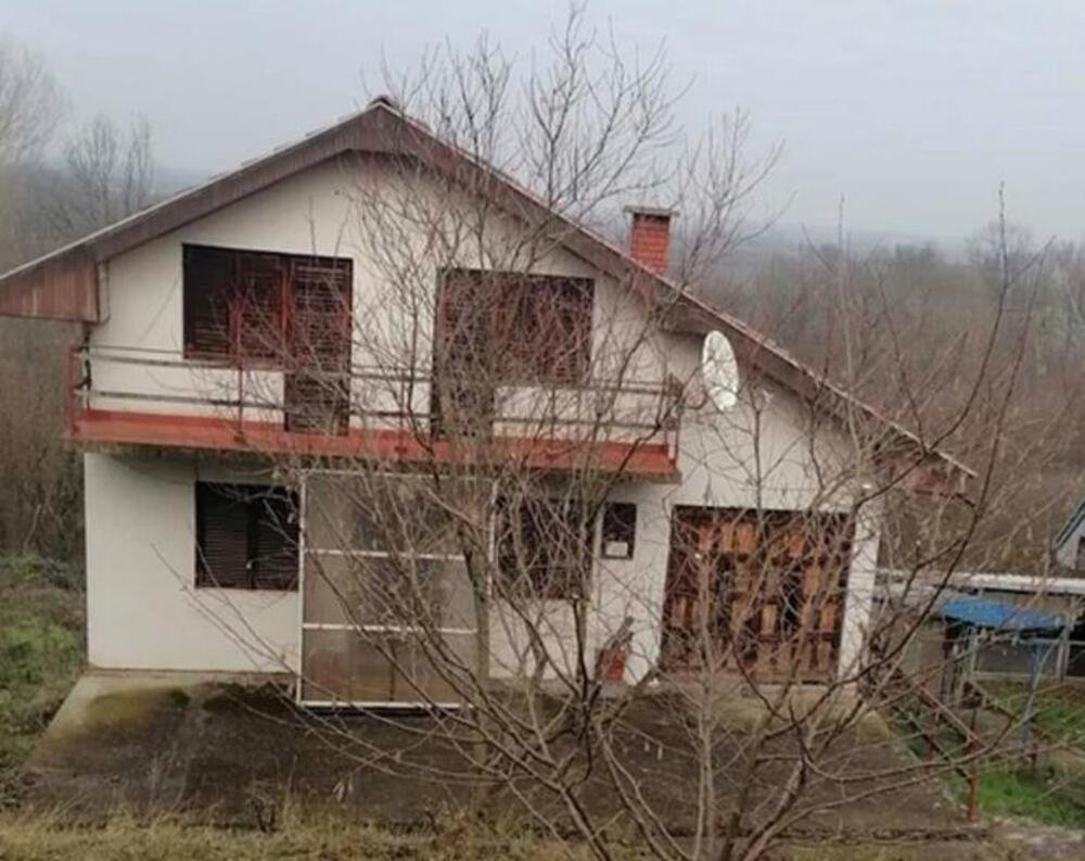 Snežana prodaje kuću od 100 kvadrata i 36 ari placa za 25.000 evra! Blizu je grada, a ima i pomoćne objekte