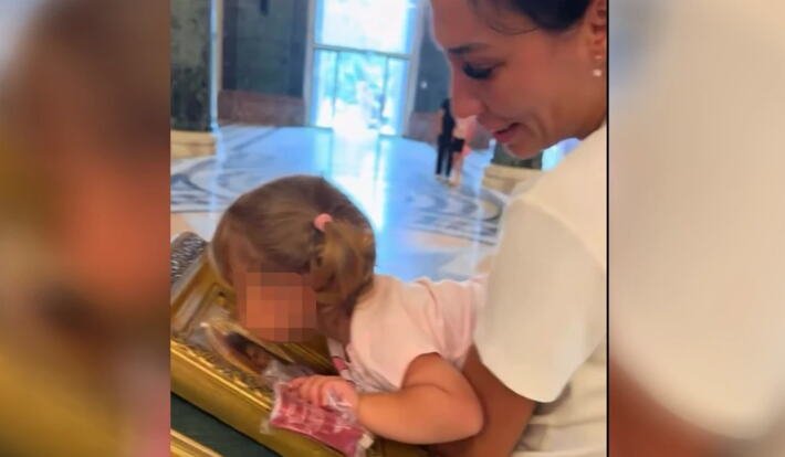 "UDALA SE ZBOG PARA" Javnost je brujala o braku pevačice sa 30 godina starijim - ne žive pod istim krovom! Sad podelila molitvu: Neka moje srce zauvek pamti...