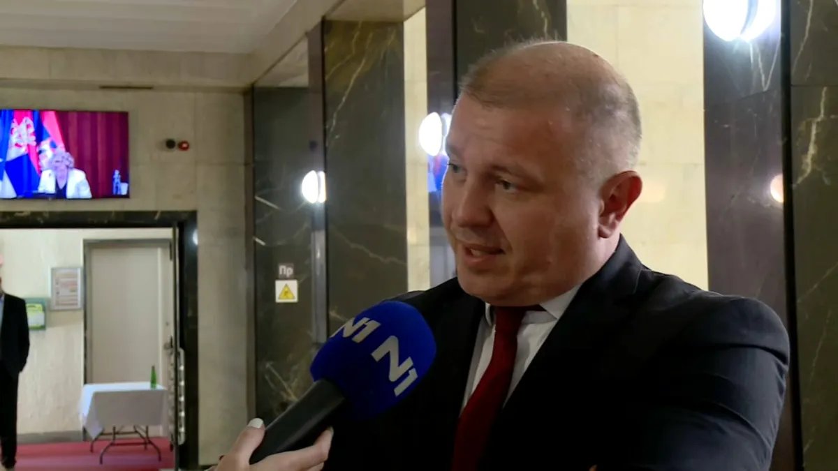 Šebek: Kako je uhapšeni za utaju 18 miliona evra nesmetano napustio Srbiju i odleteo za Tivat?