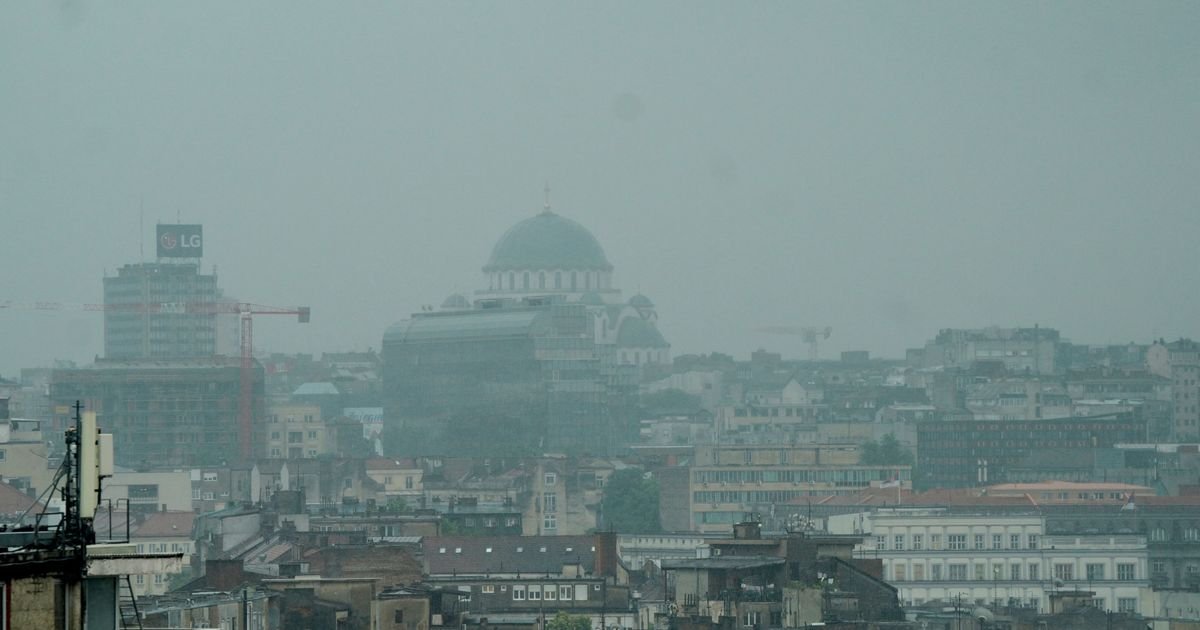 Da li je ovo NAJLEPŠA slika Beograda tokom nevremena? Uhvaćen NEVEROVATAN trenutak!