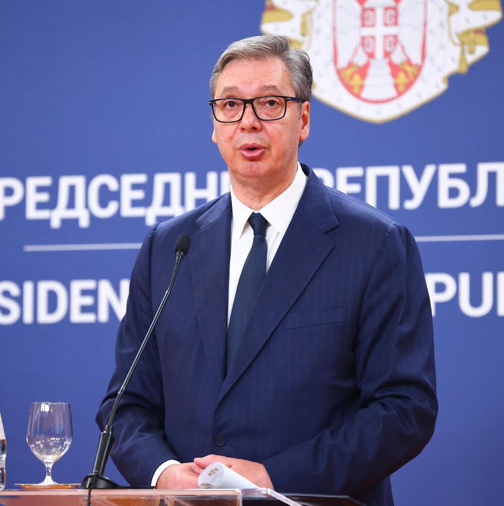 "UHAPSE LEVU PAPUČU I NARUKVICU ZVICEROVE ŽENE I KAO OBAVILI SU POSAO": Vučić ide u Tivat, "STRPITE SE DO VEČERAS"!