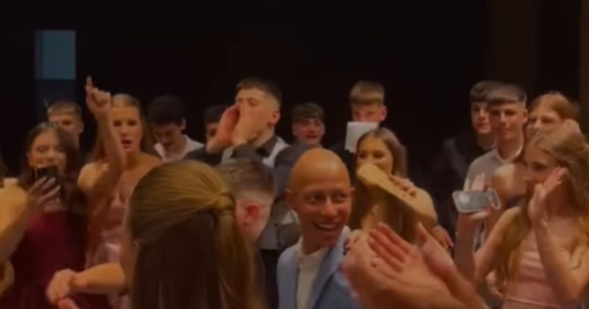 Sbija plače zbog OVOG SNIMKA: Viktor se bori sa rakom, a ono što su mu drugari uradili na maturi PAMTIĆE UVEK