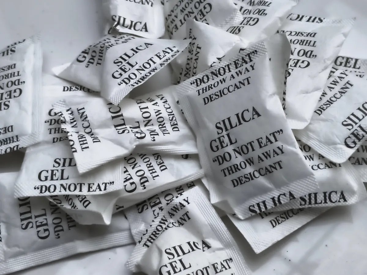 Većina ih odmah baci, ali silika gel kesice su korisnije nego što ste mislili