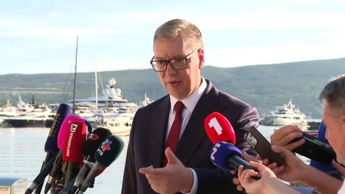 Vucic: Serbian nationals deported from Montenegro are activists, not criminals