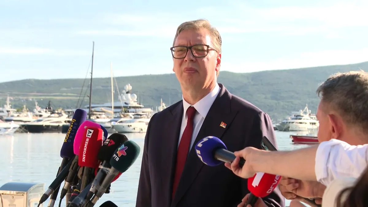 Ima li pilota u avionu: Kako je Vučić, ipak, otišao u Tivat
