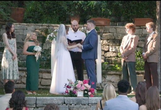 Kum se onesvestio usred ceremonije venčanja: Matičar nastavio kao da se ništa nije dogodilo (video)