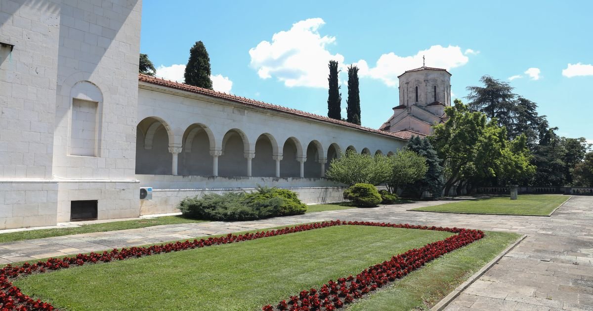 Otvorena sezona turističkih obilazaka Dvorskog kompleksa na Dedinju