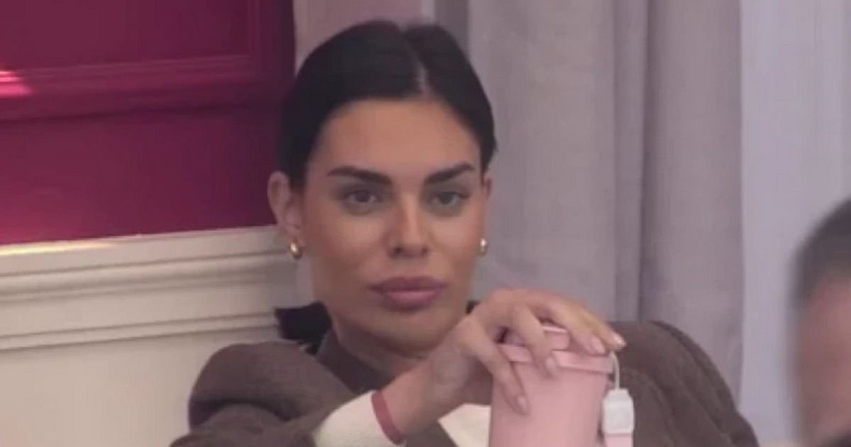 "Perfidan mali gad, hoće da bude Mensur" Minina majka razvezala jezik, pa oplela po Viktoru "Njoj treba..."