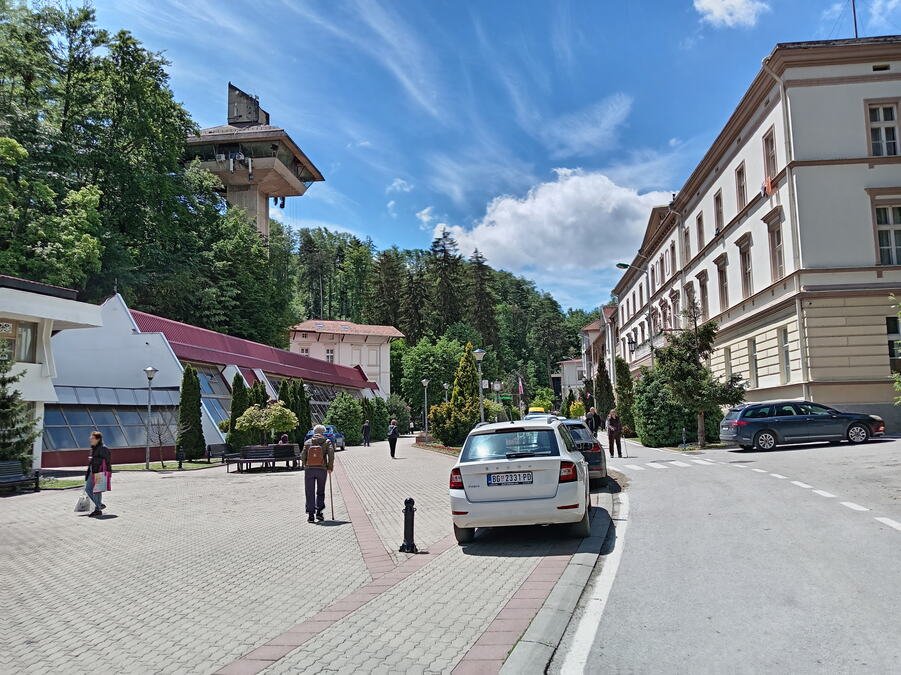 POČELA SEZONA U RIBARSKOJ BANJI: Otvoreni bazeni, SRC Samar i etno restoran u Srndalju
