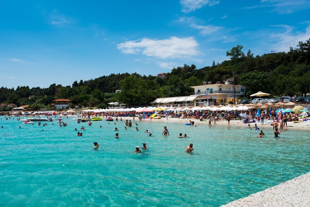5 RAZLOGA ZAŠTO SRBI HRLE NA HALKIDIKI: Za koga je idealno da ovde letuje u junu, a za koga u avgustu: Nije ISTO!